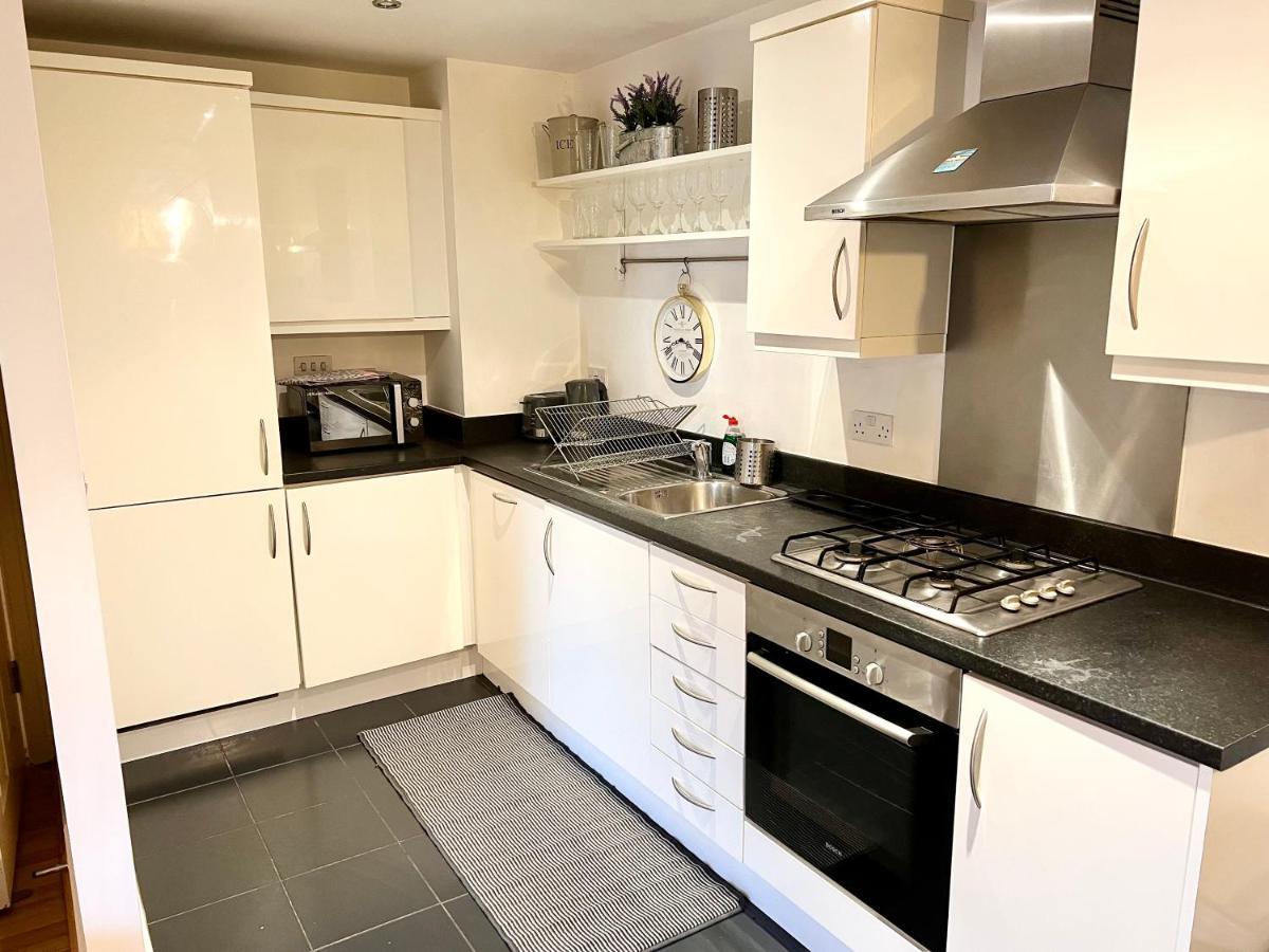 2 Bedroom Apartment Near Olympic Park With Free Parking Лондон Экстерьер фото