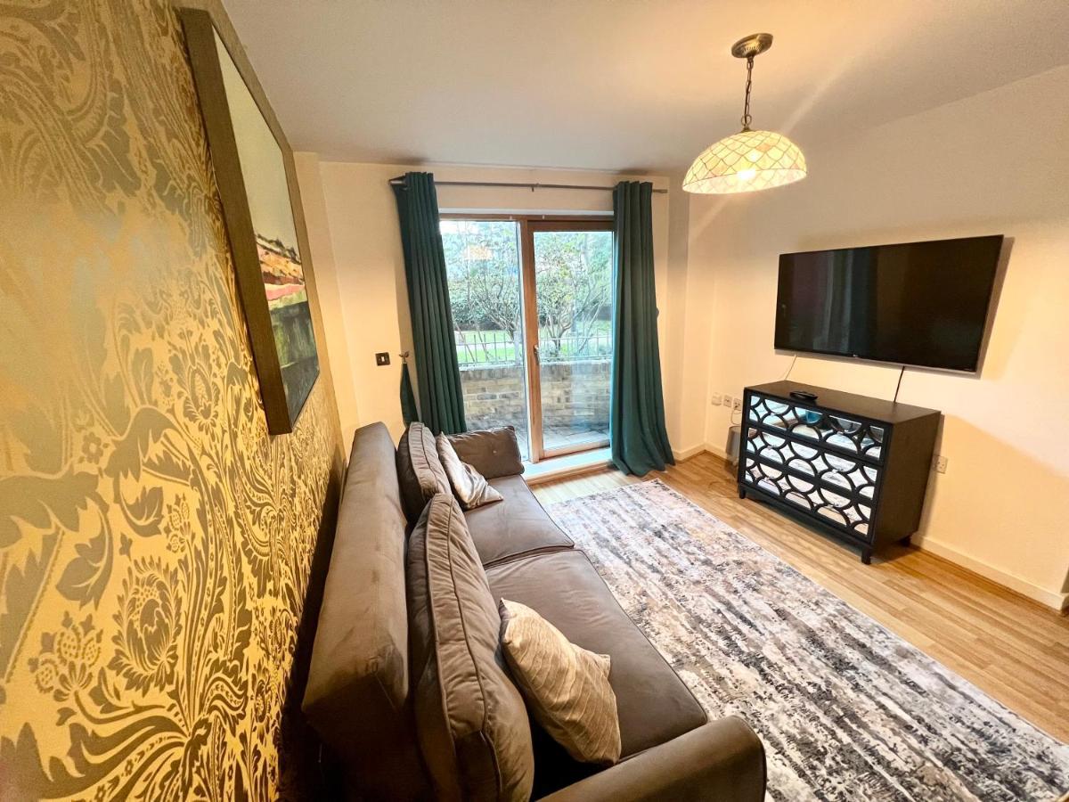 2 Bedroom Apartment Near Olympic Park With Free Parking Лондон Экстерьер фото