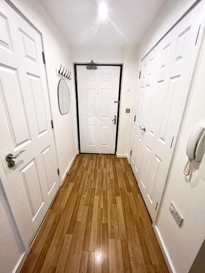2 Bedroom Apartment Near Olympic Park With Free Parking Лондон Экстерьер фото